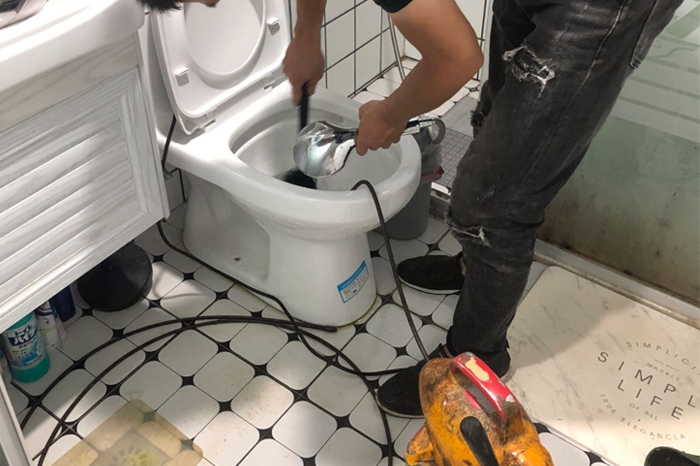 广陵马桶堵塞自己疏通还是找师傅?专业上门服务让你省时更省心