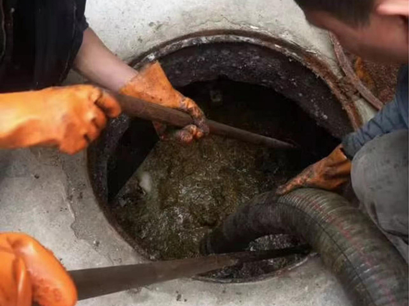 广陵清理化粪池时如何避免沼气的危害?